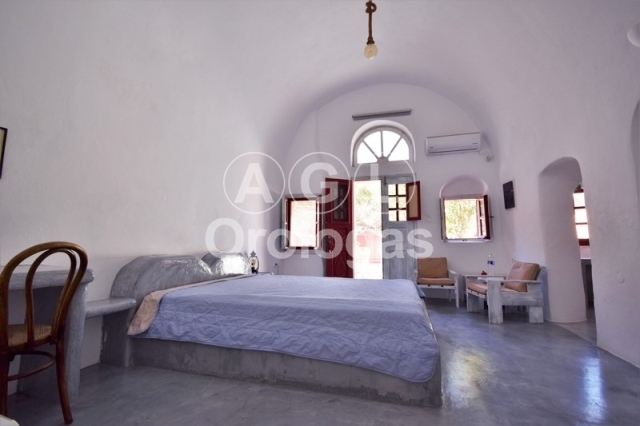 (For Sale) Residential Vacation House || Cyclades/Santorini-Oia - 101 Sq.m, 600.000€ 