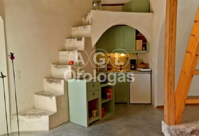 (For Sale) Residential Vacation House || Cyclades/Santorini-Oia - 116 Sq.m, 1.150.000€ 