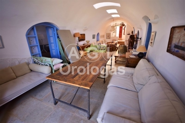 (For Sale) Residential Vacation House || Cyclades/Santorini-Oia - 200 Sq.m, 4 Bedrooms, 700.000€ 